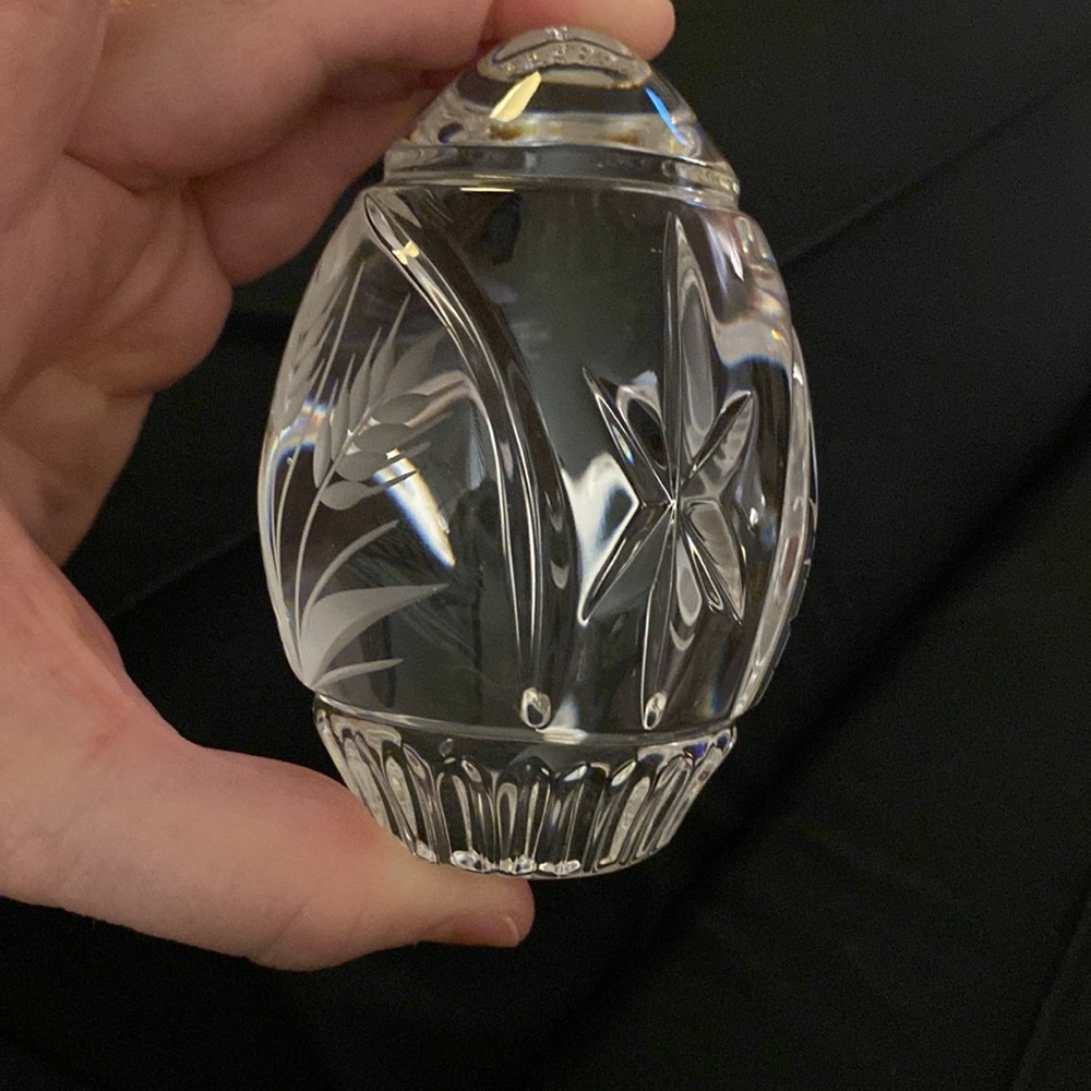 Beautiful Lead Crystal Egg with Wheat/ Star Motif - Picture 3 of 4